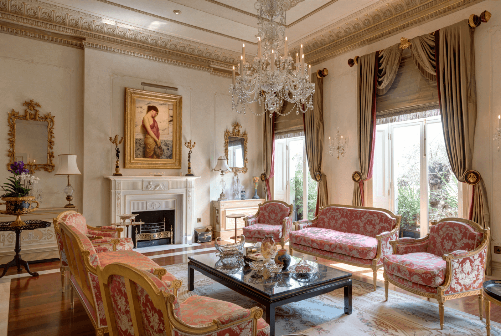 Luxurious living room, London. Interior design.